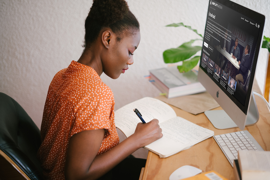 woman-in-front-of-her-computer-3059745_COMP